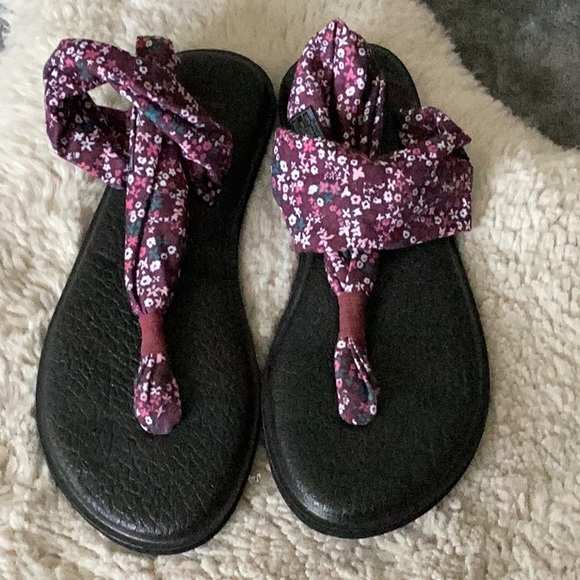 EUC Sanuk Yoga Slings - Picture 1 of 4